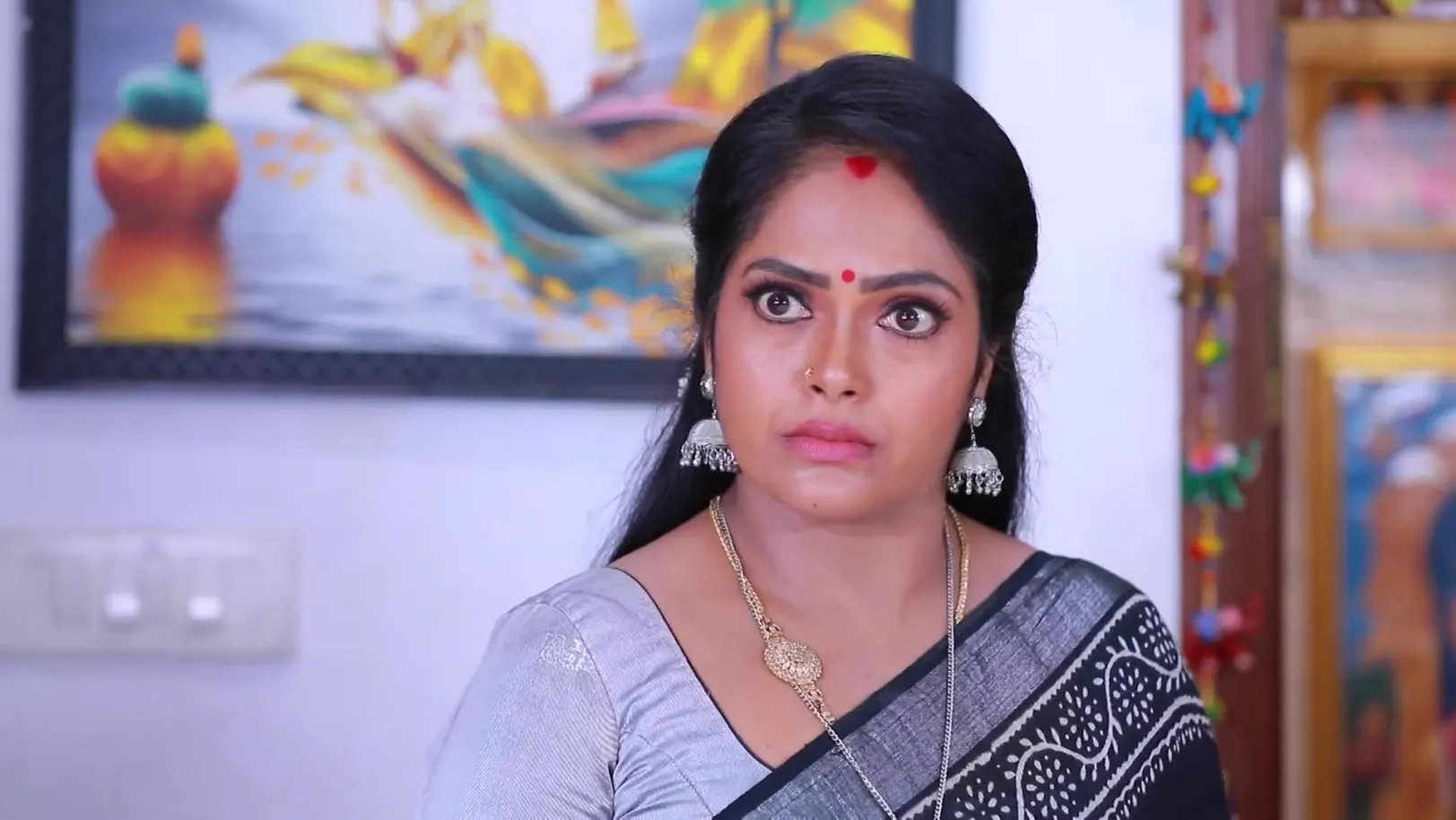 Vishalakshi Rebukes Ramya - Mounam Pesiyadhe 