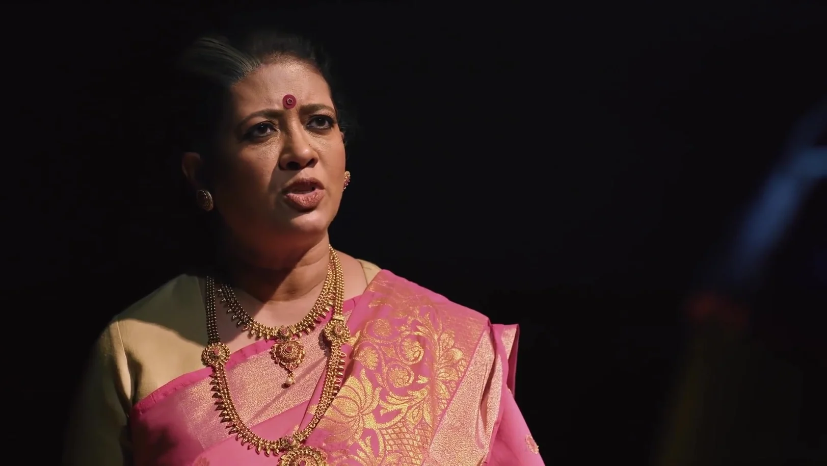Kamini Dances in Exchange for Saroja's Whereabouts - Saru 