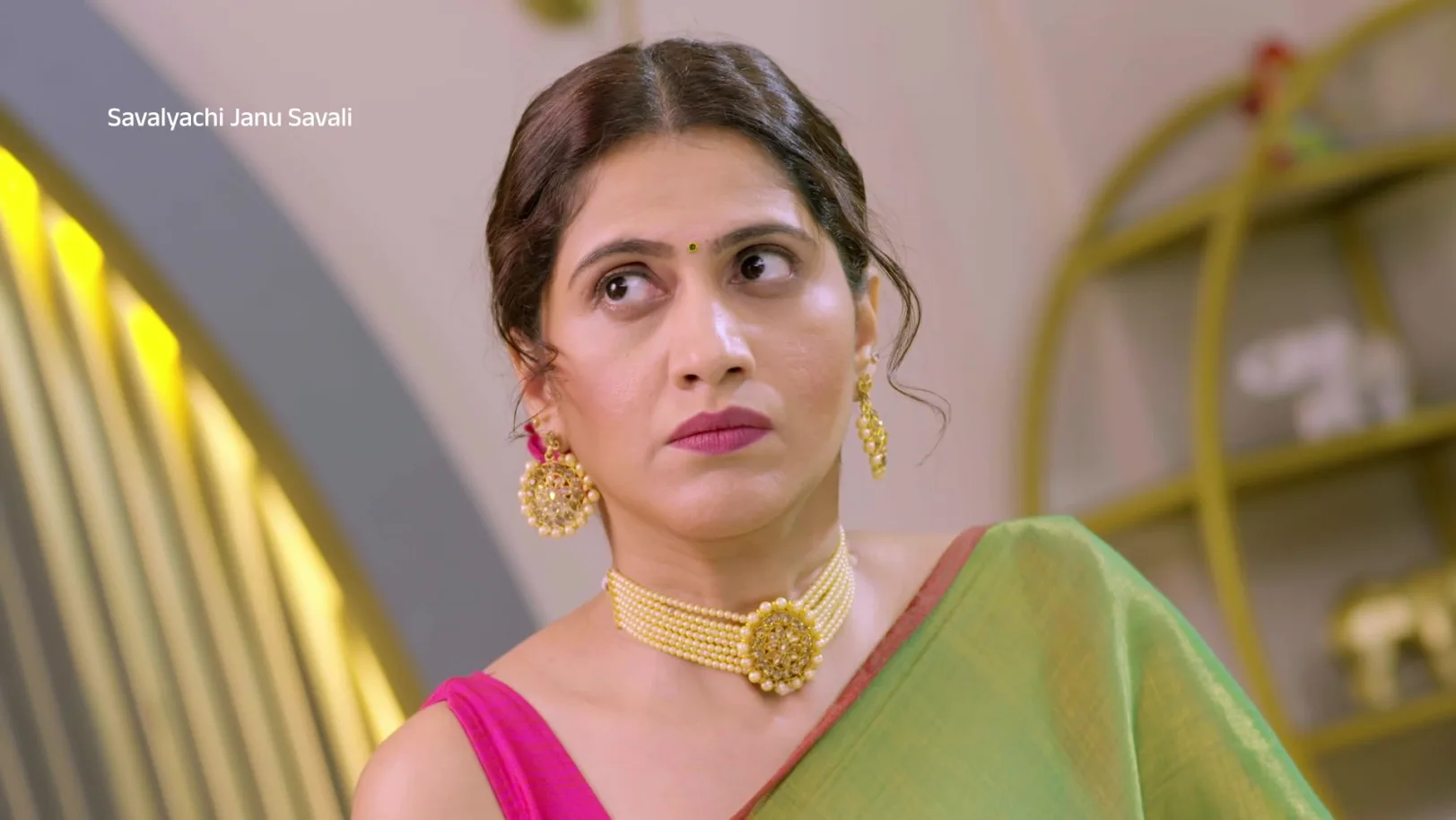 Savali Threatens Shivani - Savalyachi Janu Savali - Promo Savali Threatens Shivani - Savalyachi Janu Savali - Promo