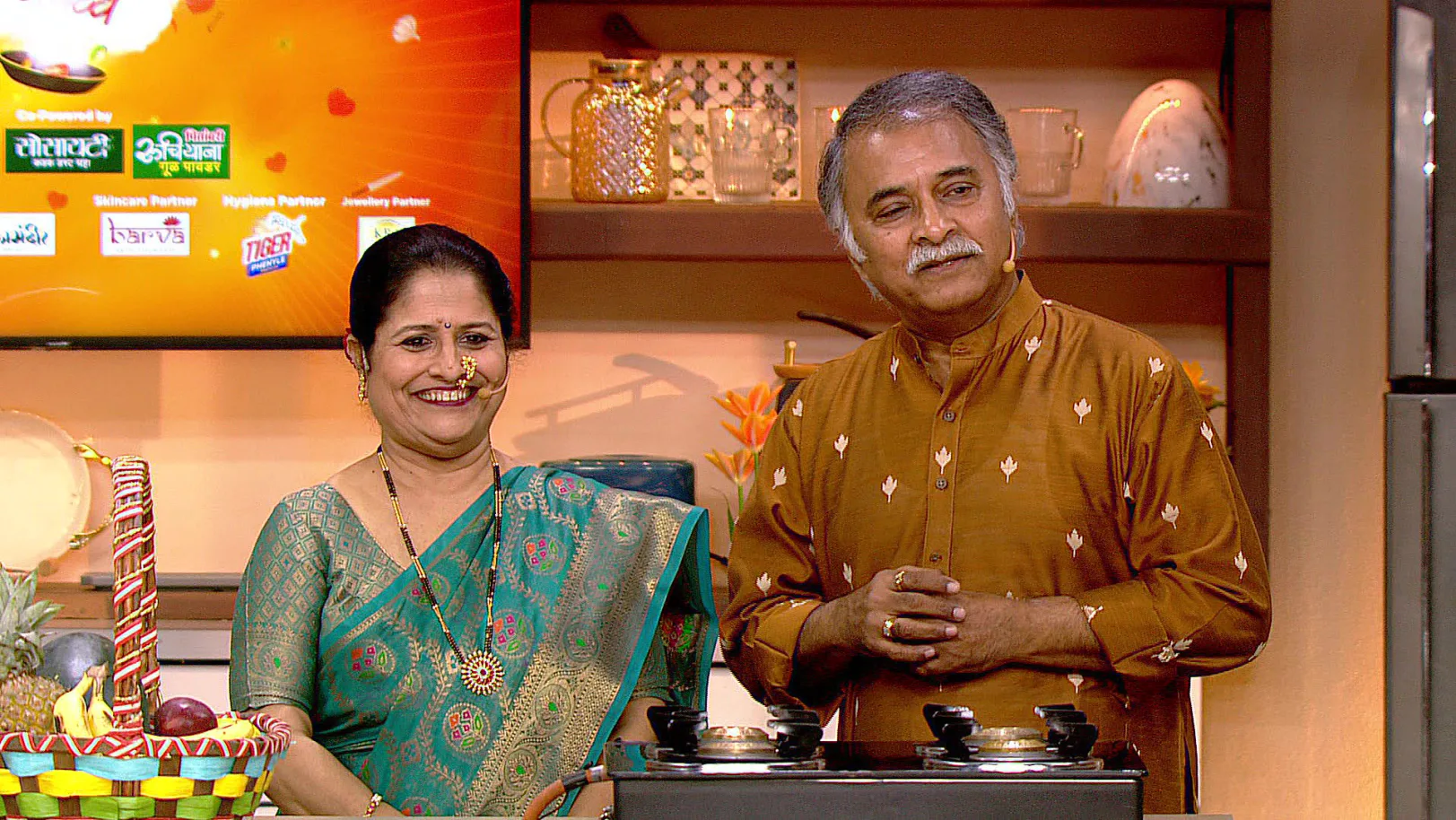 Amhi Sare Khavaiyee – Jodicha Mamla - October 13, 2025 - Episode Spoiler