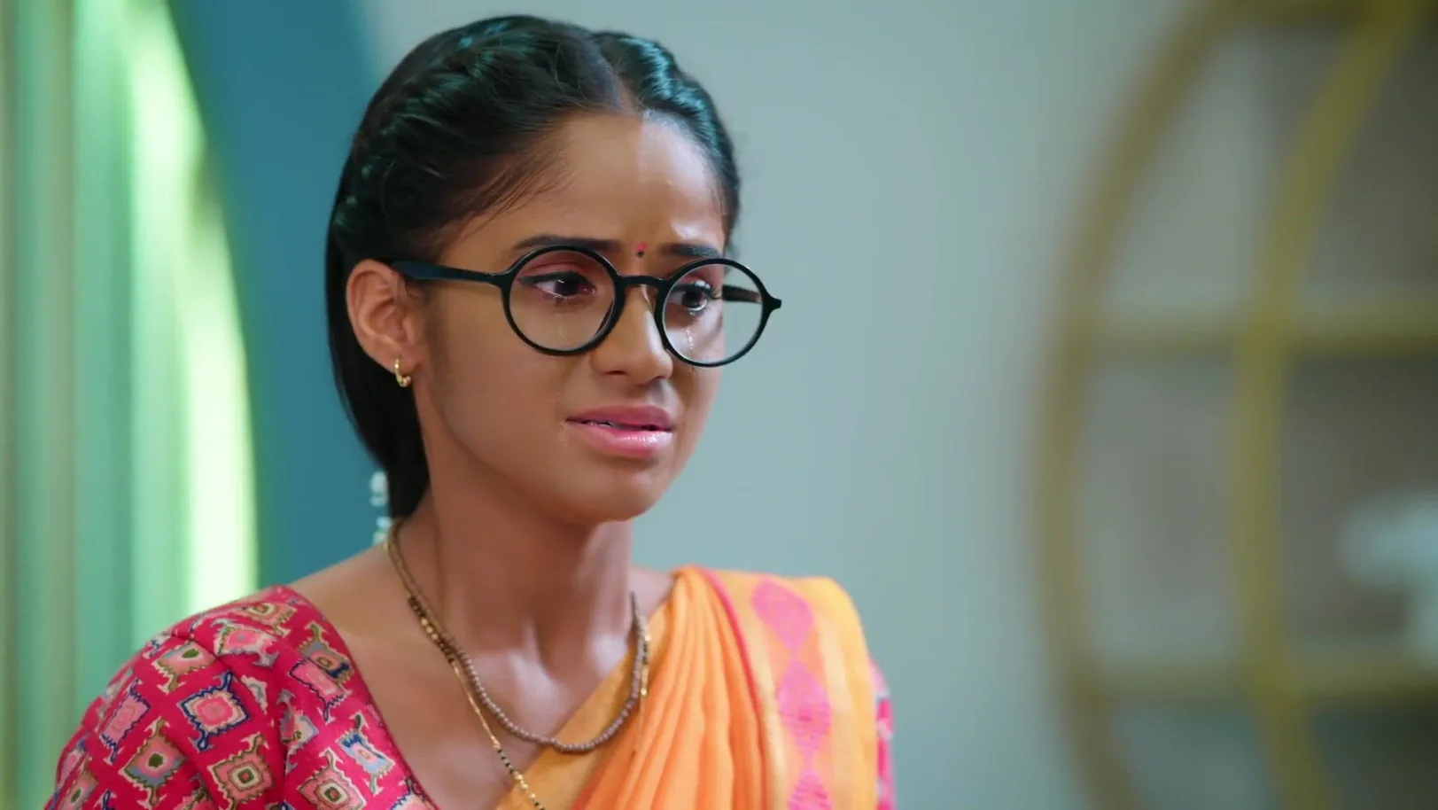 Chandrakant Reassures Savali - Savalyachi Janu Savali  Chandrakant Reassures Savali - Savalyachi Janu Savali