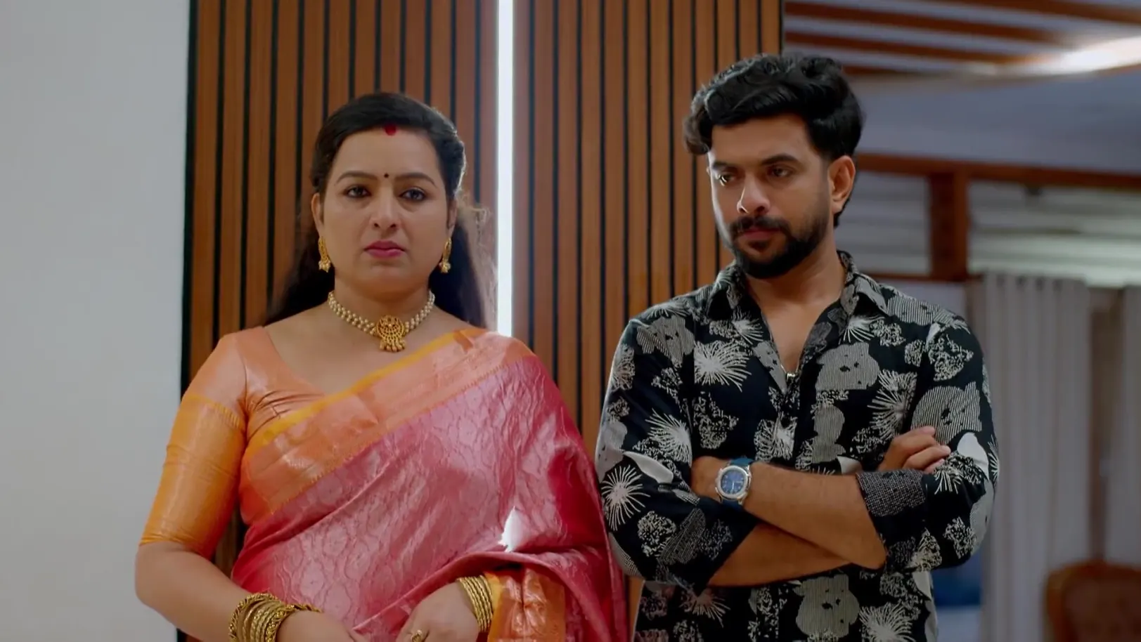 Saraswathyamma's Advice to Raju - Akale 