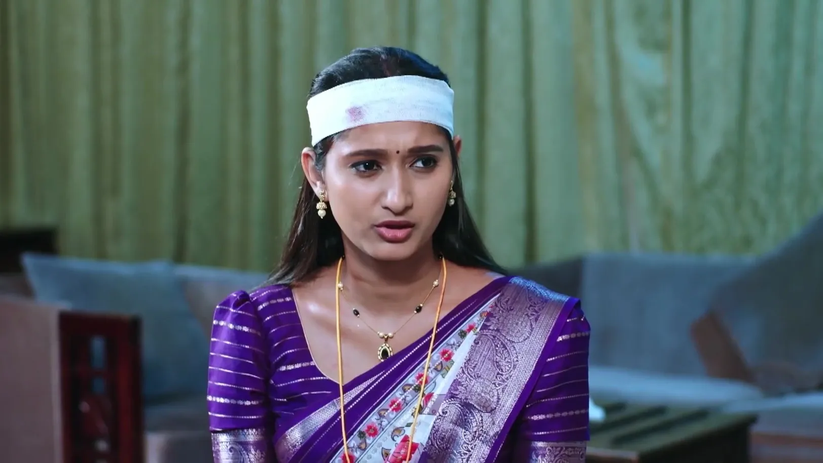 Sharath Tends to Durga's Wound - Naa Ninna Bidalaare 