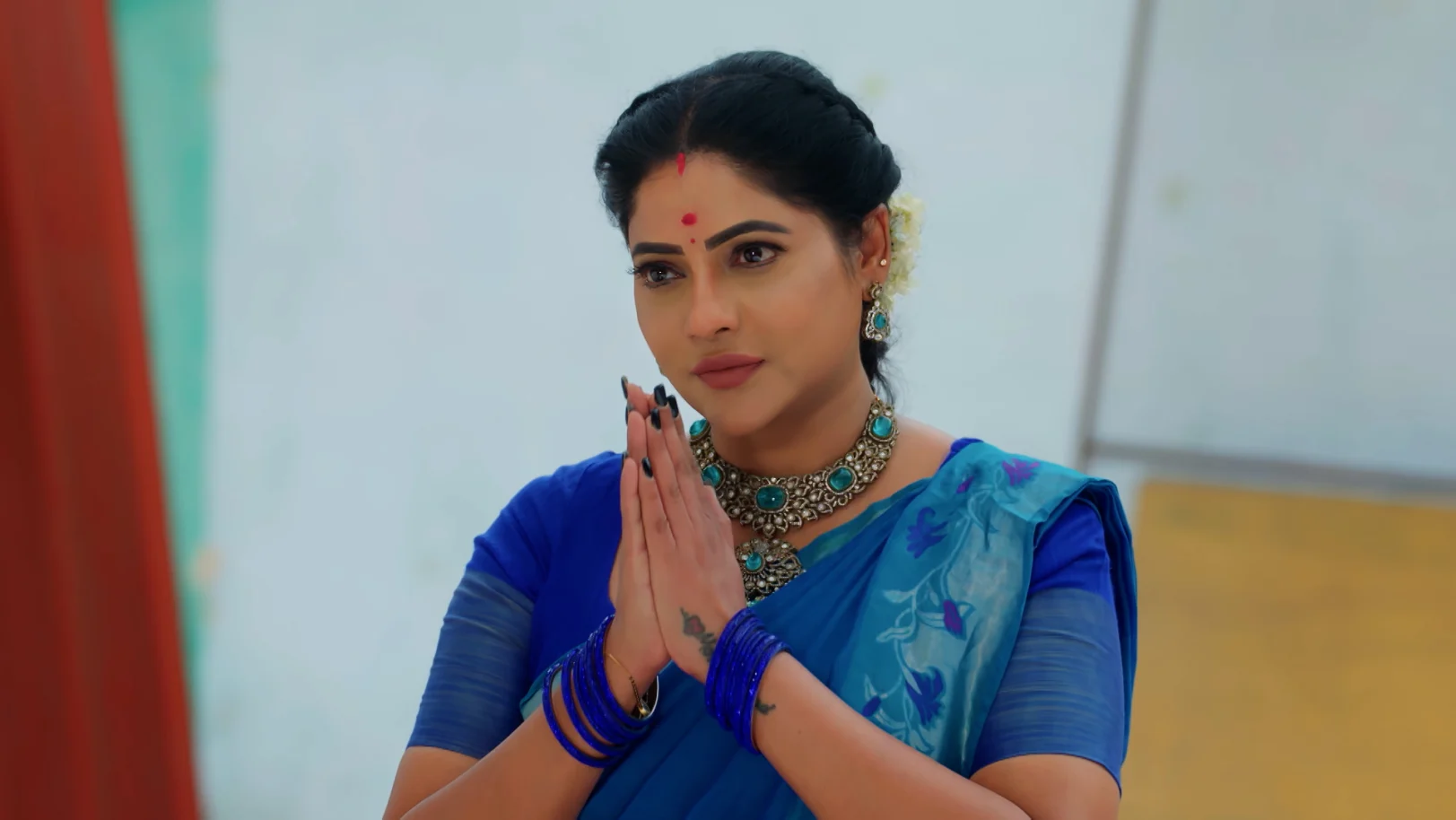 Durga Finds a Clue While Looking for Naveen 13th October 2025 Webisode