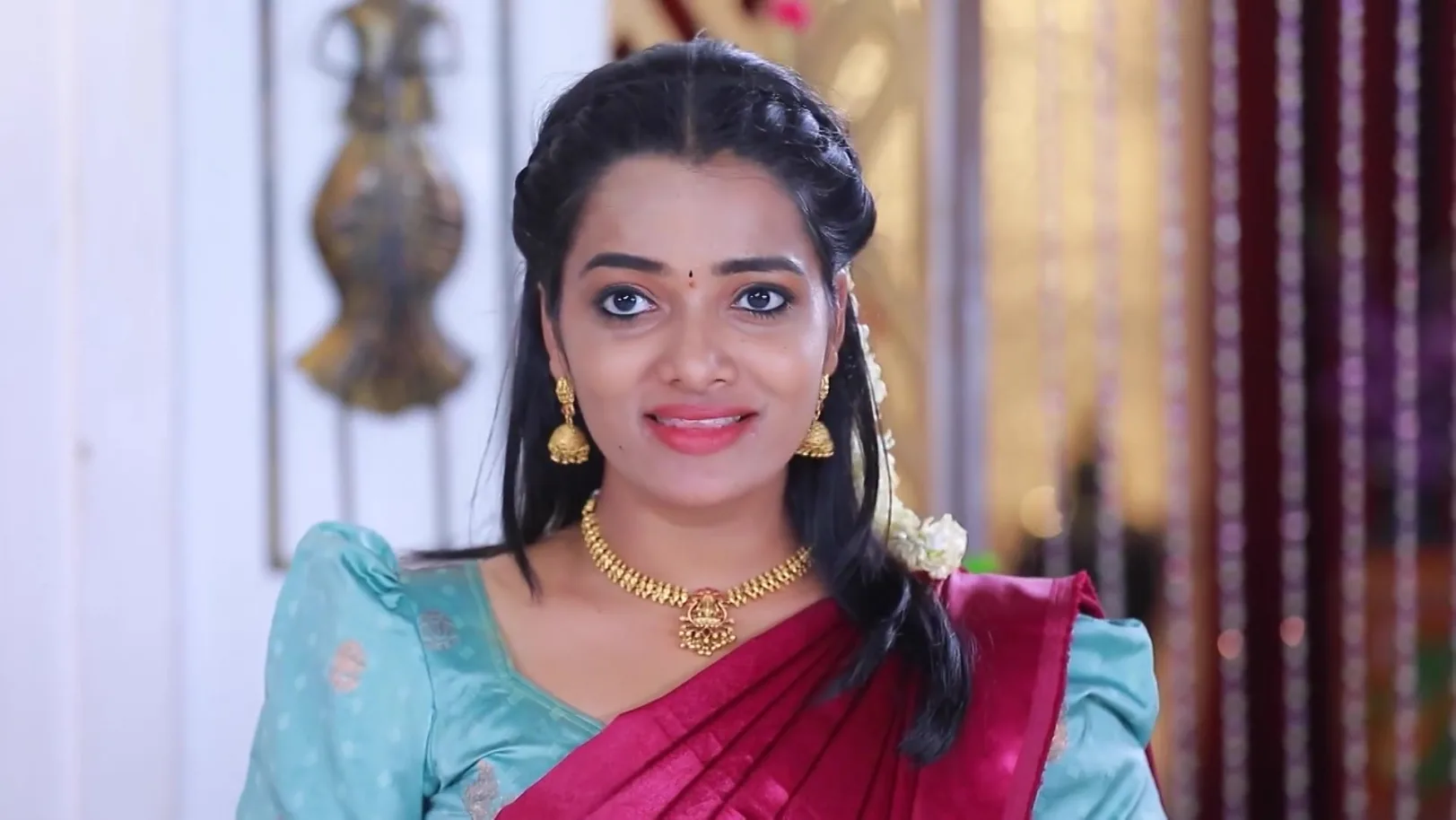 Rasu Teases Vishalakshi - Mounam Pesiyadhe 