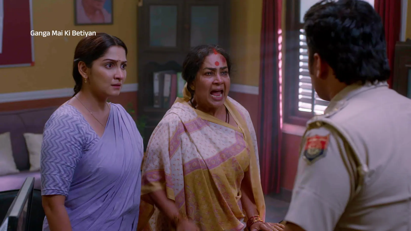 Ganga Gives the Inspector a Sharp Reply - Ganga Mai Ki Betiyan - Promo