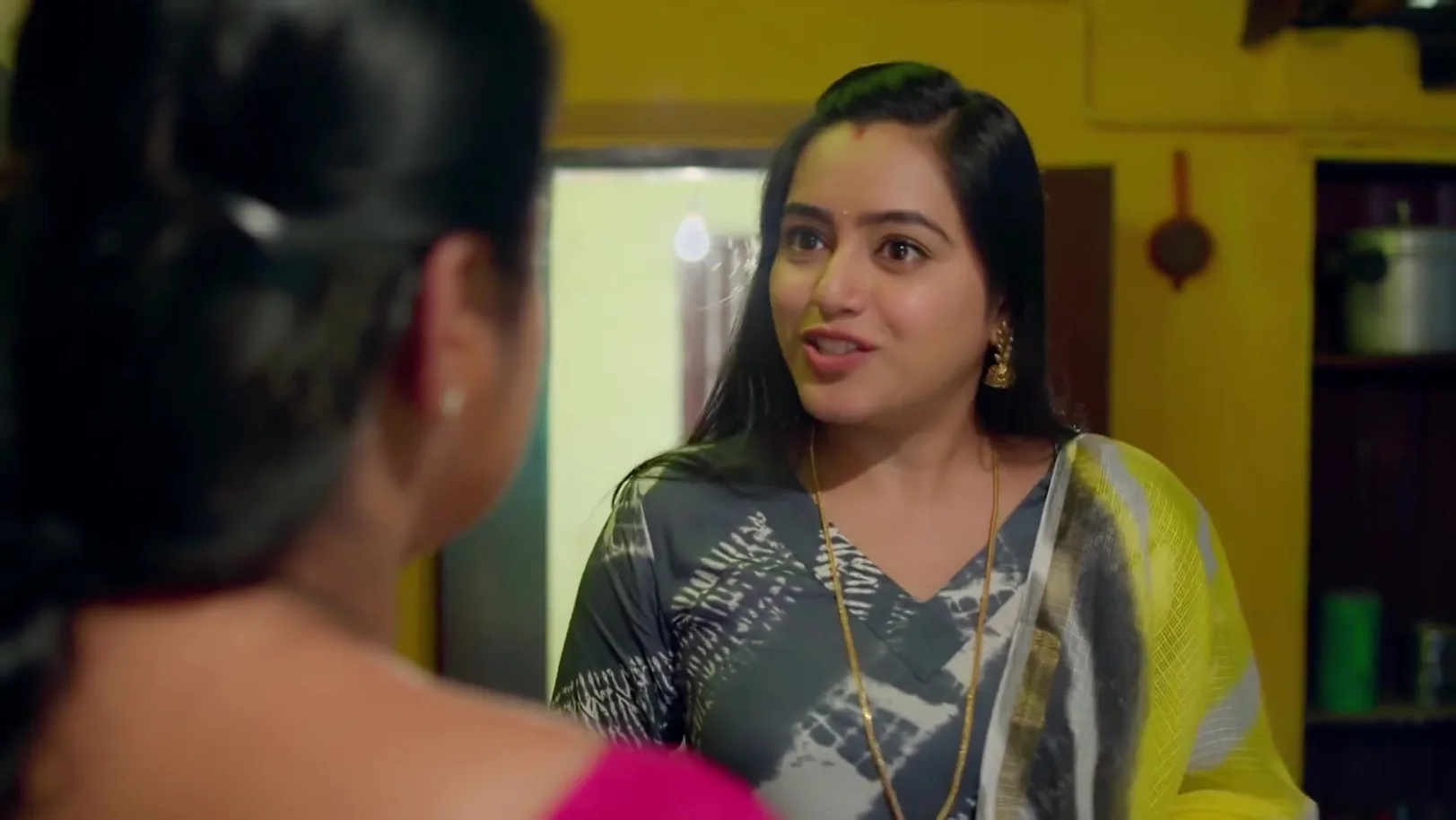 Prathapa Varma Learns of Rithika's Help 20th October 2025 Webisode