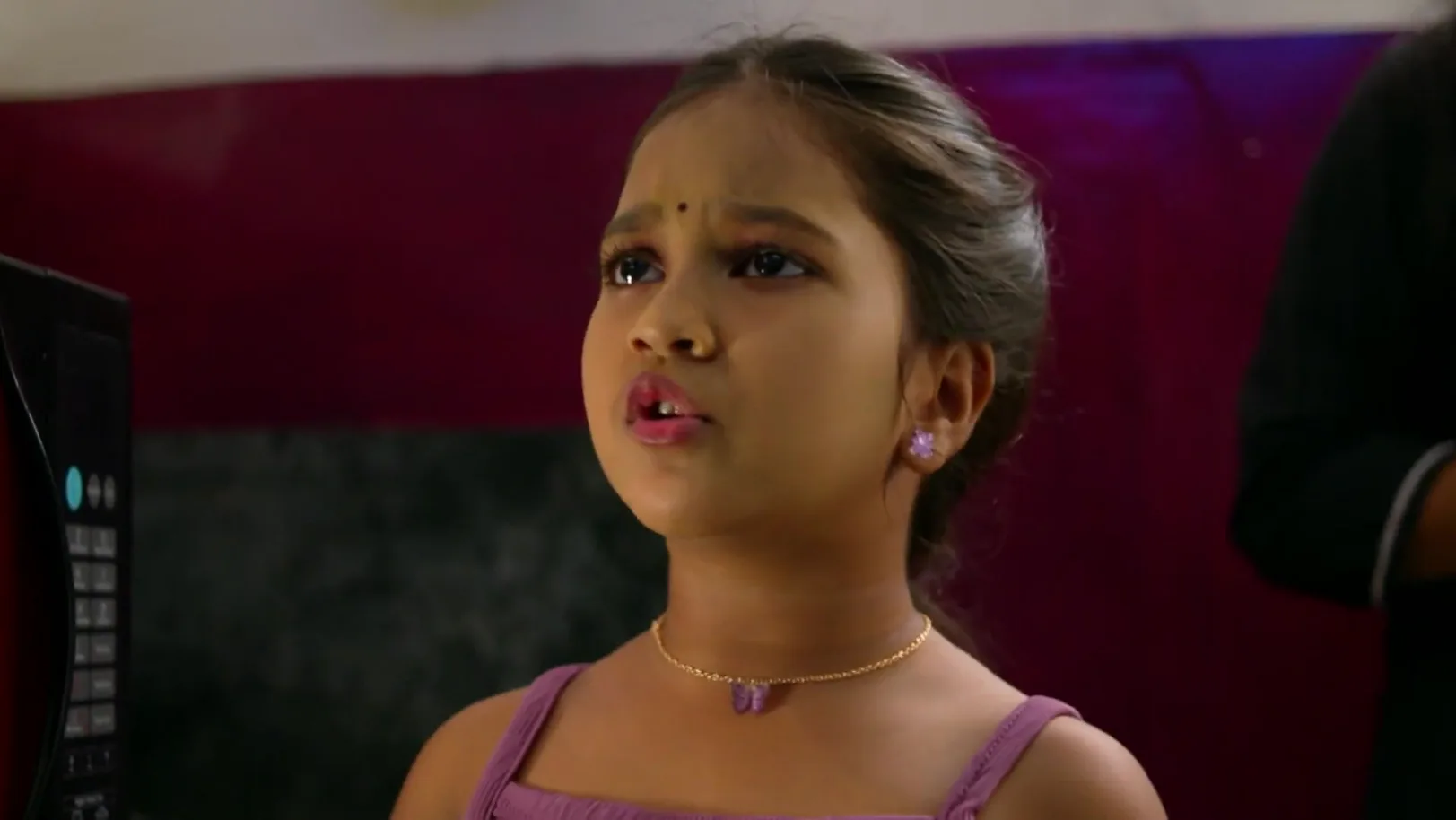 Shalini Mocks Vishnu - Kudumbashree Sharada Shalini Mocks Vishnu - Kudumbashree Sharada