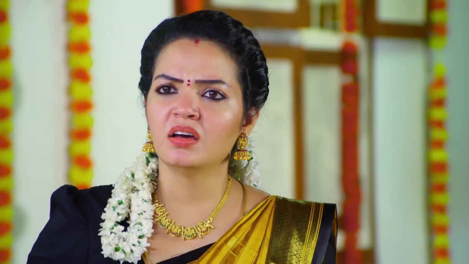 Sarvanan's Words Shock Charulatha 20th October 2025 Webisode
