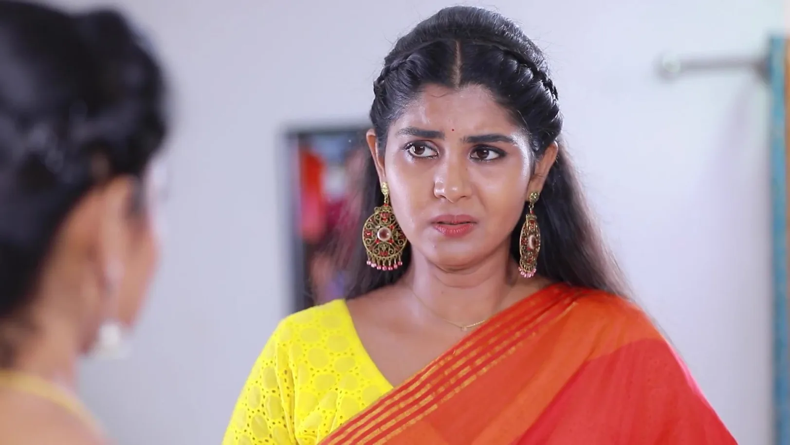 Thulasi Argues with Janani - Mounam Pesiyadhe 
