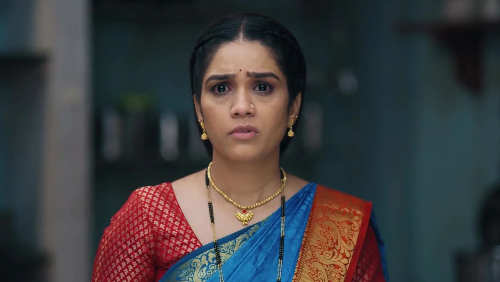 Renuka Tries to Console Lakshmi - Lakshmi Niwas 