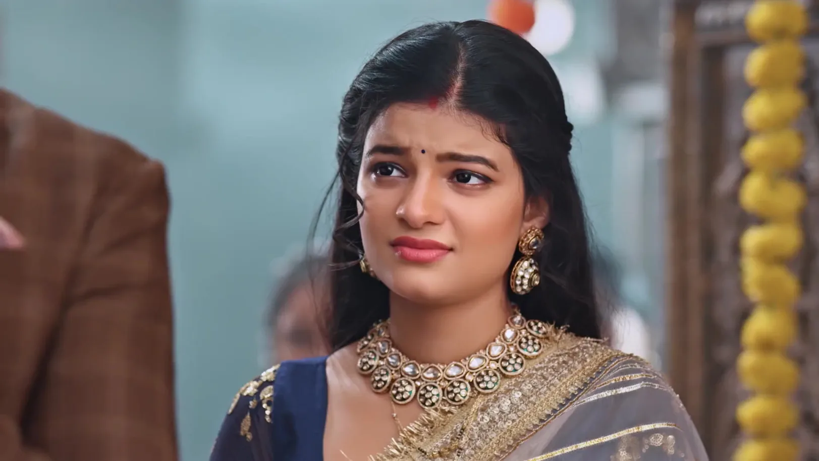 Tara Discovers a Big Truth - Saru 