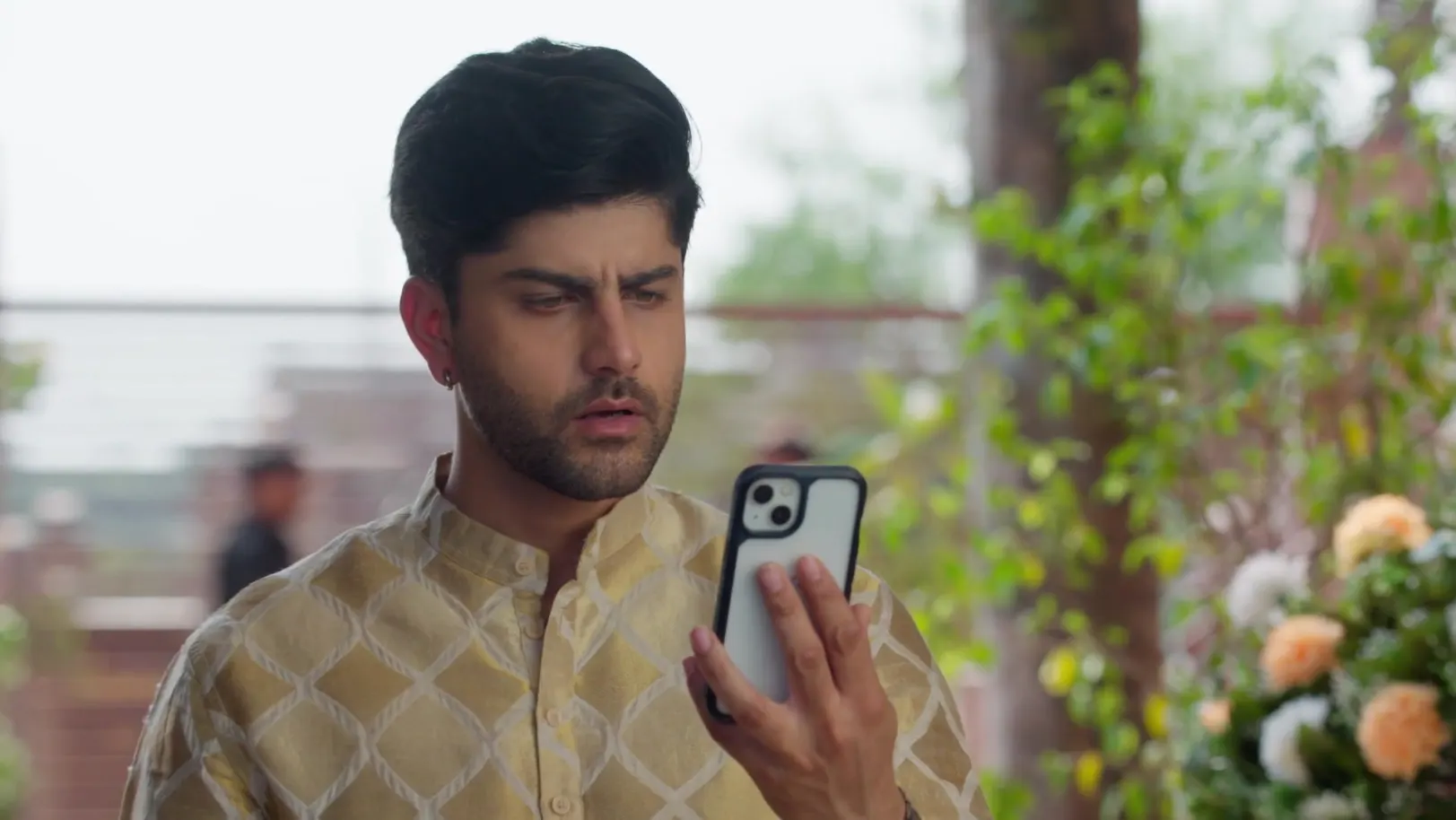 Karanveer Threatens Devansh to Invite Him for Diwali - Vasudha 