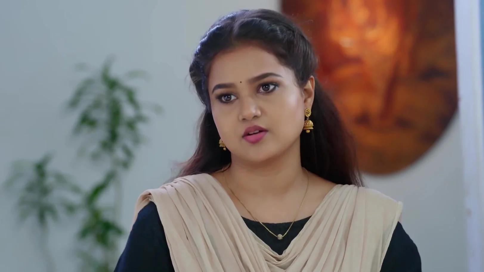 Bhuvana Taunts Indhu - Chinnan Siru Kiliye 