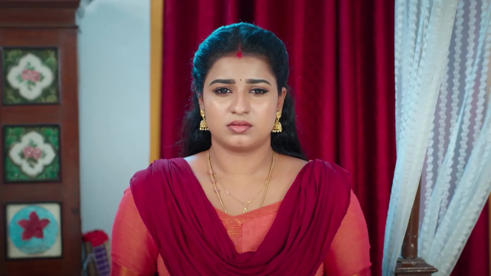 Will Raja Reveal the Truth to Chamundeshwari? - Karthigai Deepam 