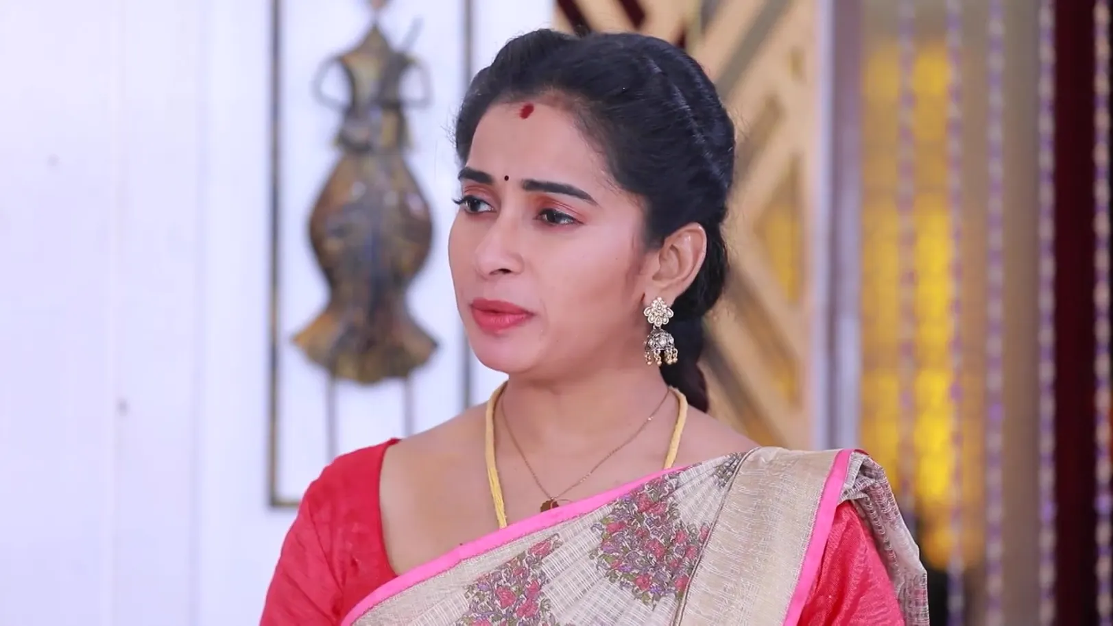 Karna is Relieved to Know about Das - Mounam Pesiyadhe 