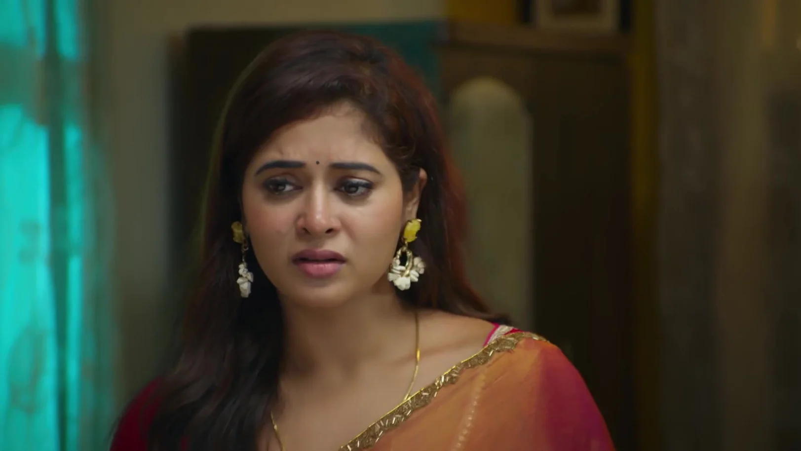 Bhuvaneshwari Shares Her Joy with Pashupathi - Sandhya Raagam 