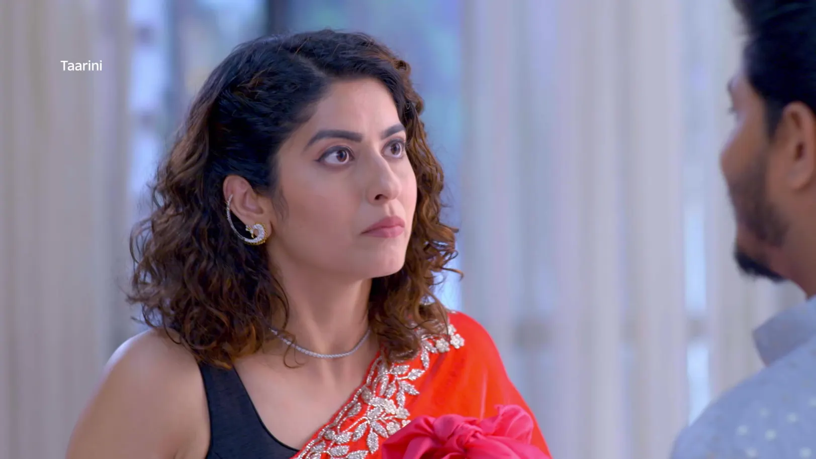 Yuvraj to Steal Nishita's Jewellery - Taarini - Promo Yuvraj to Steal Nishita's Jewellery - Taarini - Promo