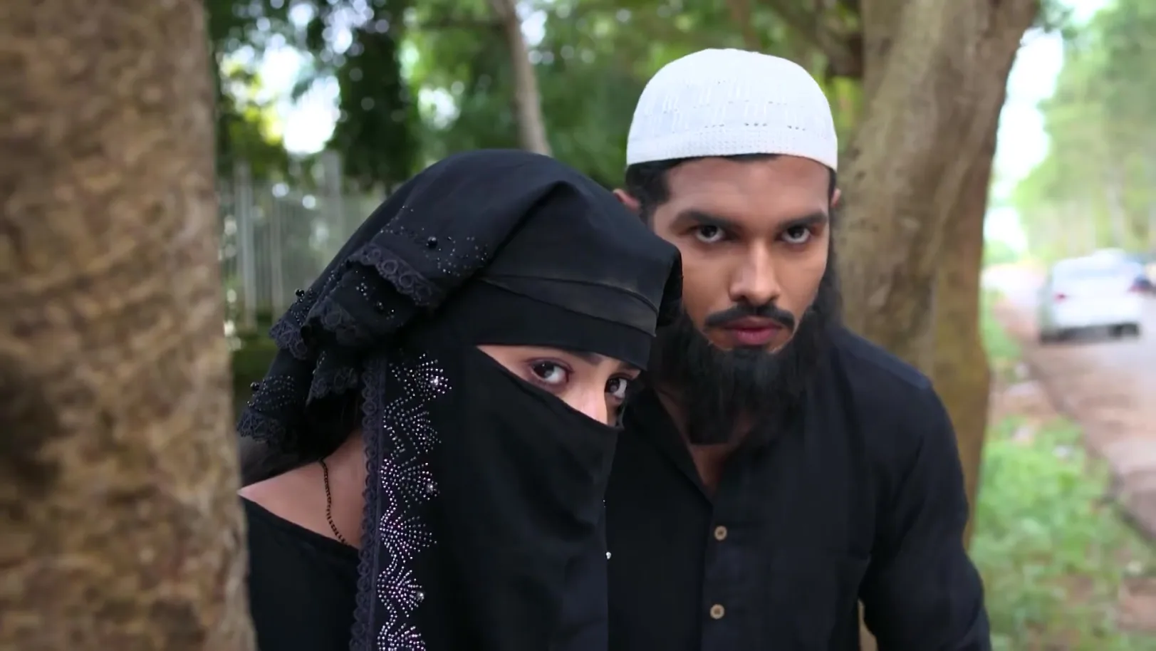 Abhi Questions an Auto Driver - Tu Khara Mun Chaai Abhi Questions an Auto Driver - Tu Khara Mun Chaai