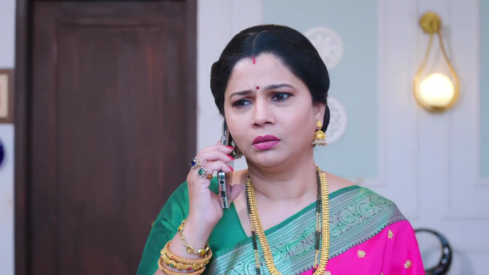 Tilottama Shares Her Suspicion with Deva - Savalyachi Janu Savali 