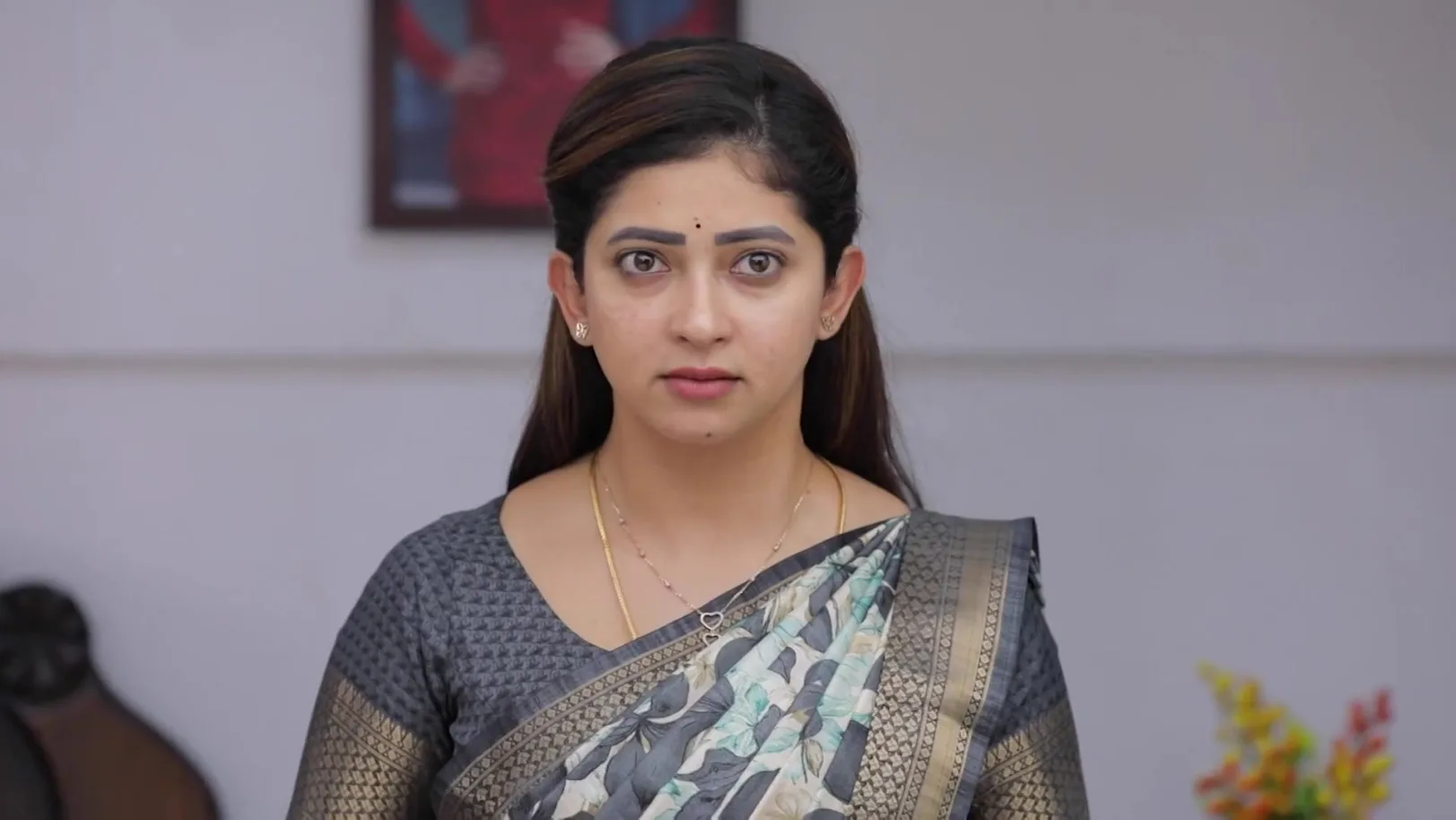 Has Bharathi Forgotten her Past? - Idhayam Has Bharathi Forgotten her Past? - Idhayam