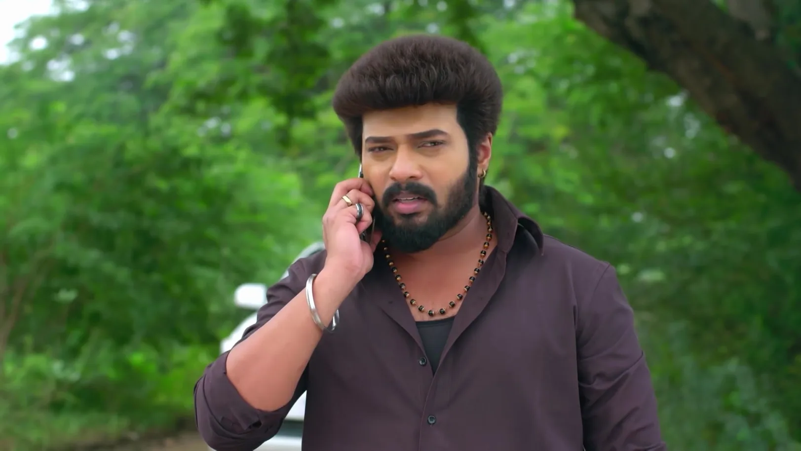 Raja Questions the Rickshaw Driver - Karthigai Deepam 