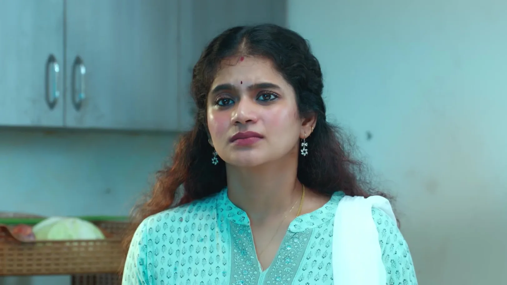 Veera Scolds Brindha - Veera 