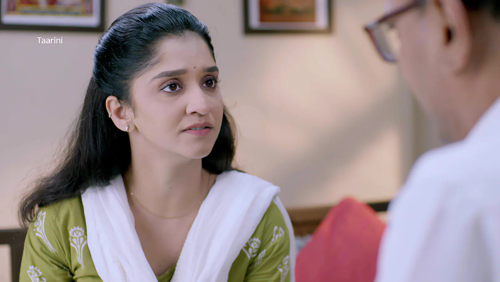 A Chance for Taarini to Enter the Khandekars' House - Taarini - Promo A Chance for Taarini to Enter the Khandekars' House - Taarini - Promo