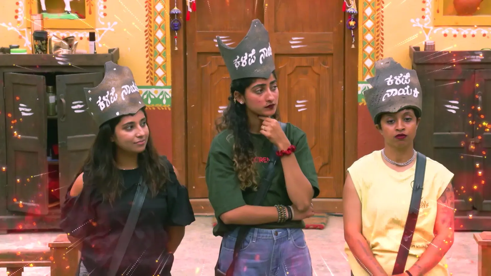 The Girls Fight in front of Akul - Halli Power - Promo The Girls Fight in front of Akul - Halli Power - Promo