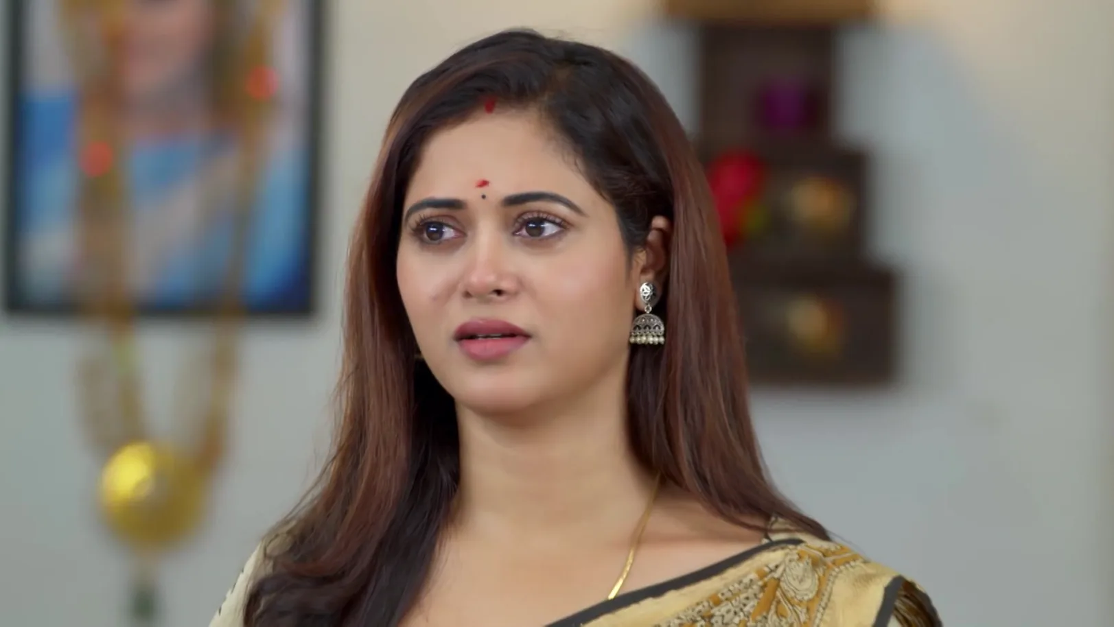 Maya's Decision Shocks Janaki - Sandhya Raagam 