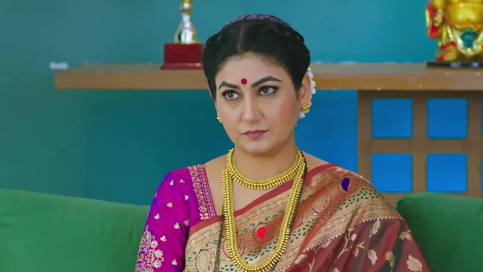 The Chawl Residents Help Aditya with Aaji’s Treatment 15th November 2025 Webisode