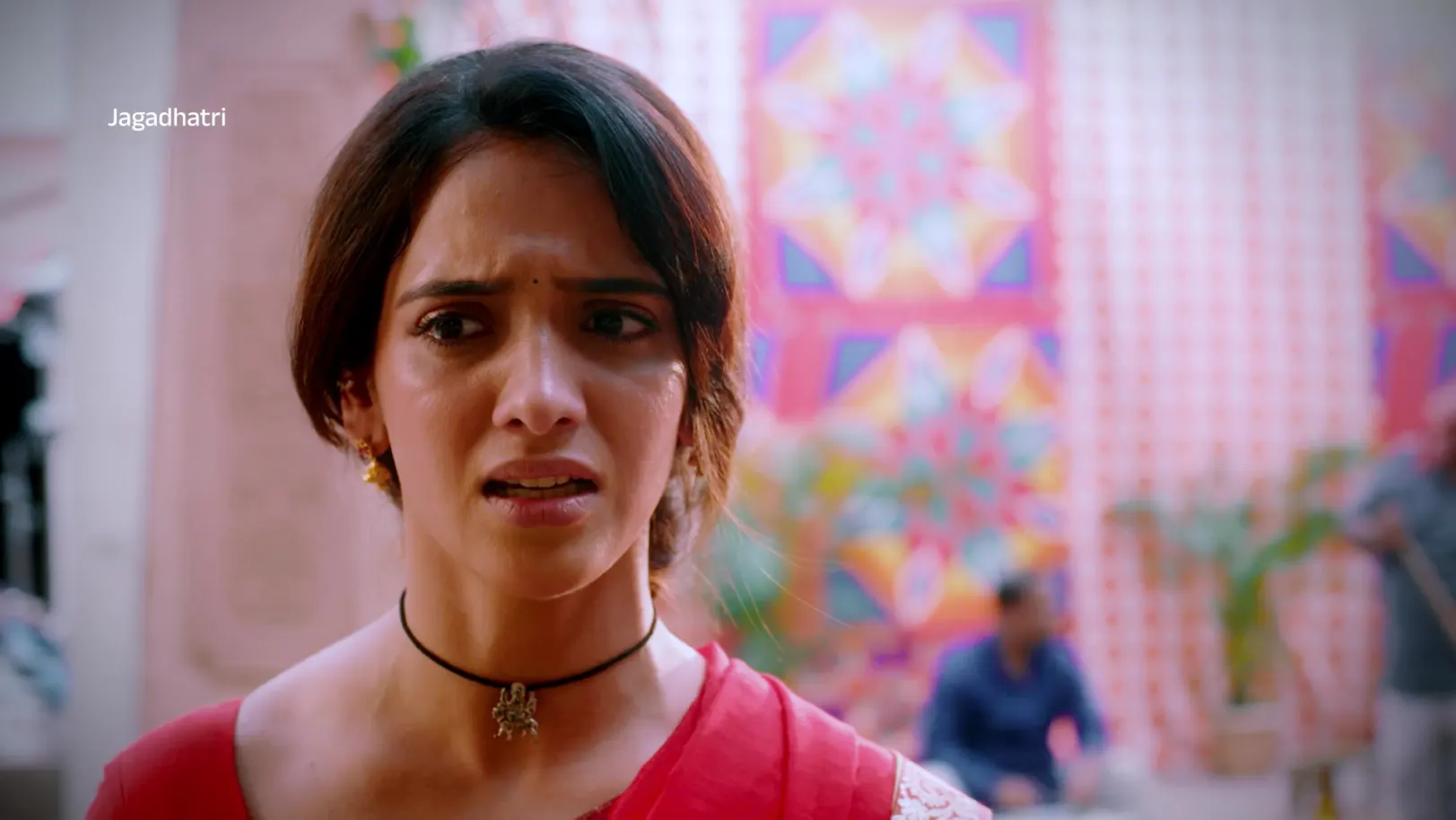 Jagadhatri Finds a Lead in Her Mother’s Case - Jagadhatri - Promo Jagadhatri Finds a Lead in Her Mother’s Case - Jagadhatri - Promo