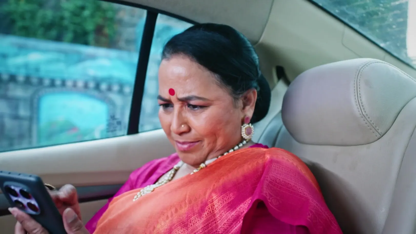 Kamini is Shocked Watching the Video on Charan’s Phone - Kamali Kamini is Shocked Watching the Video on Charan’s Phone - Kamali