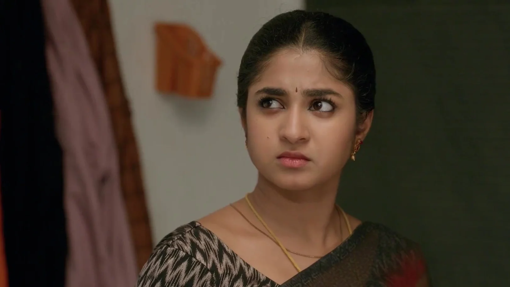 Karikalan's Words Hurt Indhu 18th November 2025 Webisode Karikalan's Words Hurt Indhu 18th November 2025 Webisode