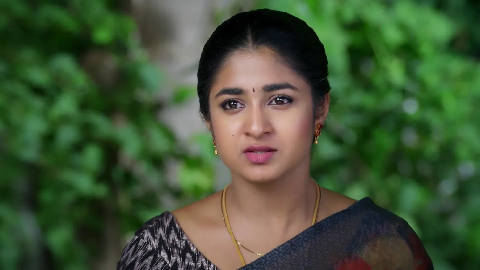 Indhu Refuses to Accept the Money 17th November 2025 Webisode Indhu Refuses to Accept the Money 17th November 2025 Webisode