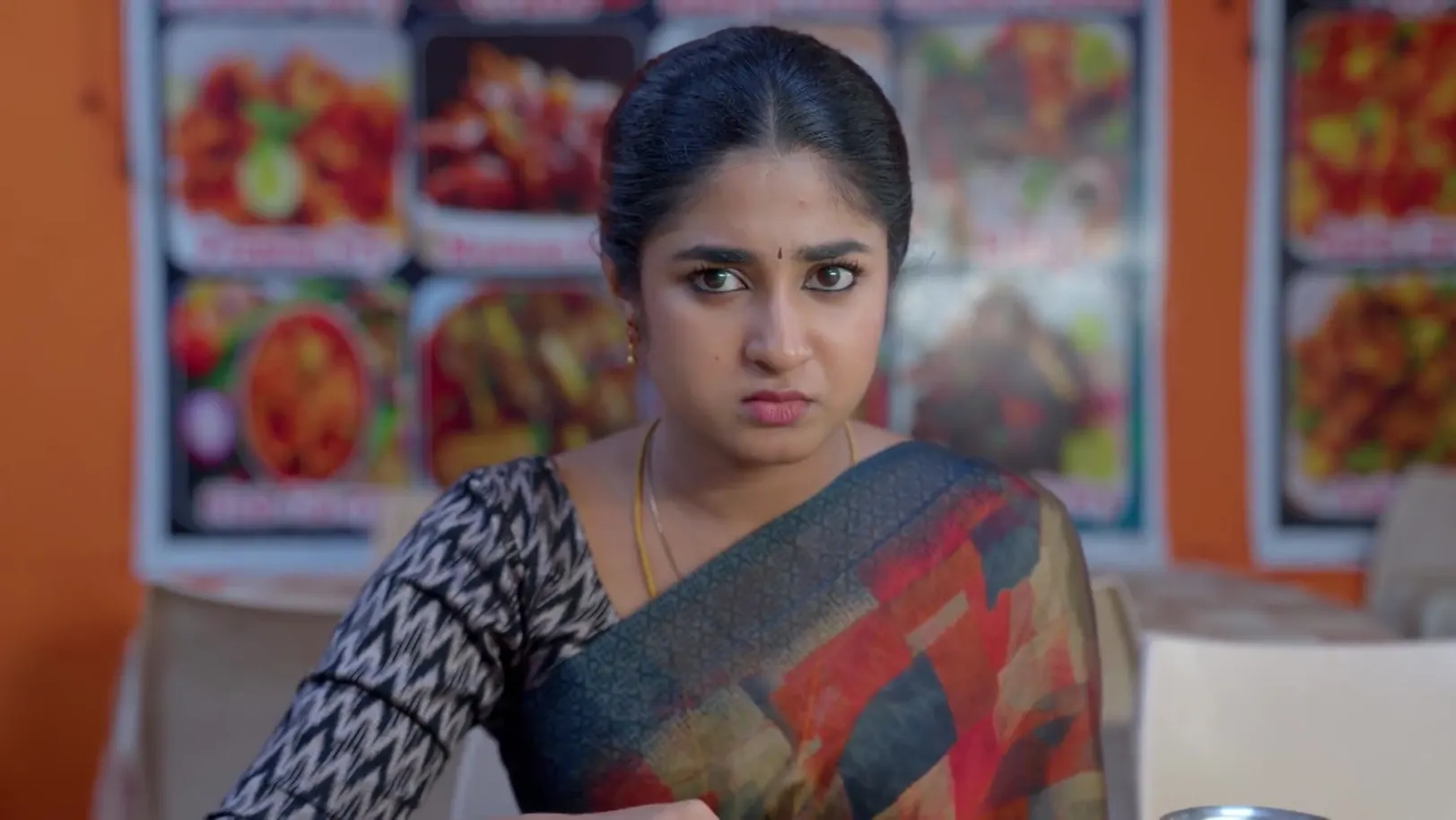 Karna Urges Indhu to Eat - Chinnan Siru Kiliye Karna Urges Indhu to Eat - Chinnan Siru Kiliye