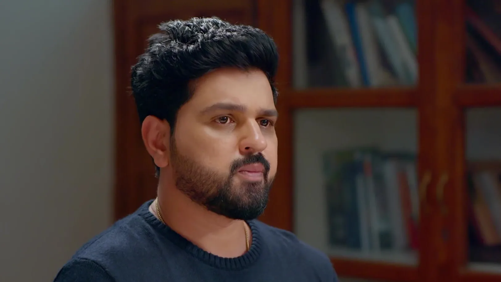 The Priest Tells the Family that Radhika Is Possessed - Snehapoorvam Shyama 