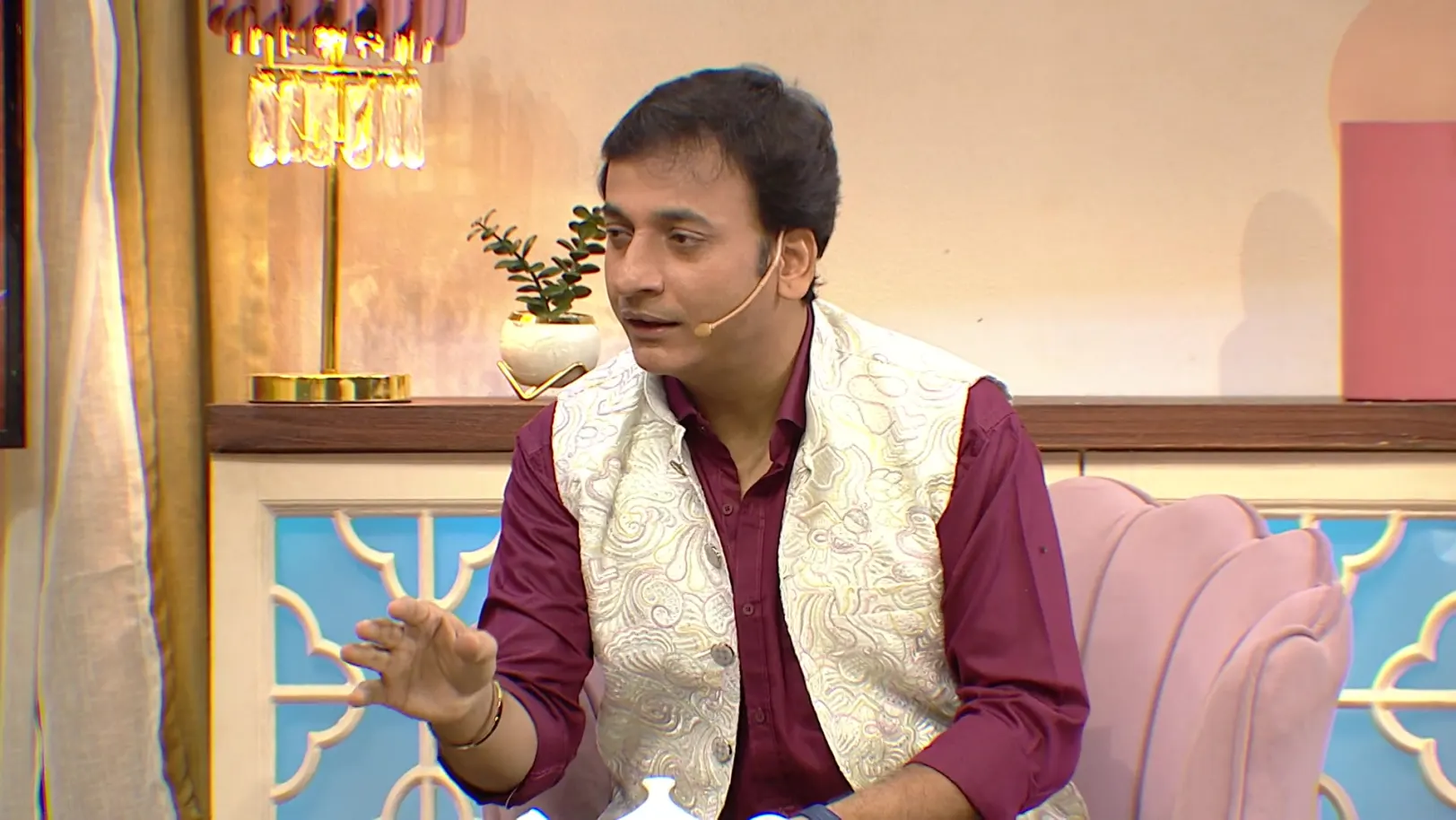 Amhi Sare Khavaiyee – Jodicha Mamla - November 18, 2025 - Episode Spoiler Amhi Sare Khavaiyee – Jodicha Mamla - November 18, 2025 - Episode Spoiler