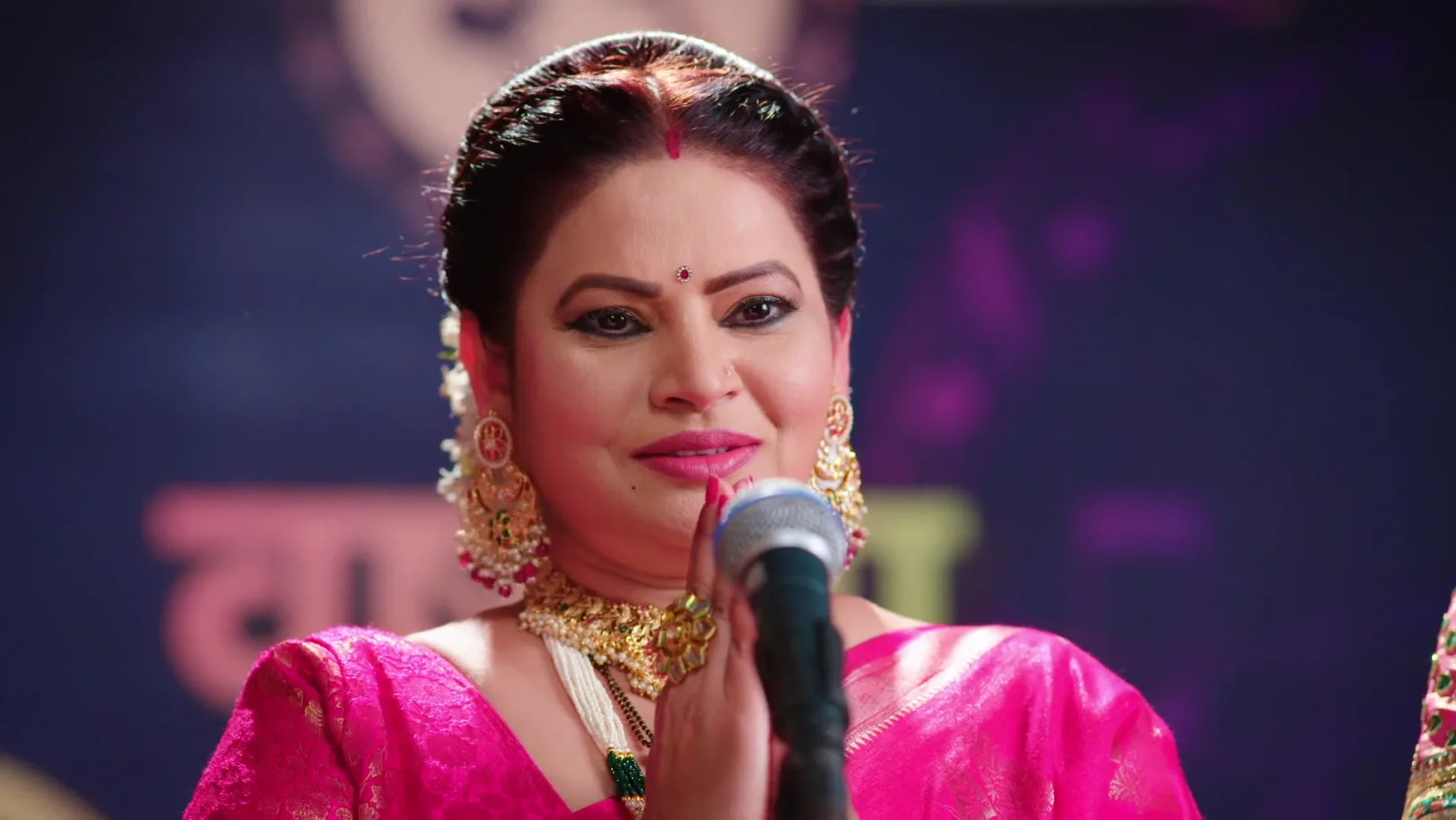 The Audience Requests Tara to Sing - Savalyachi Janu Savali 