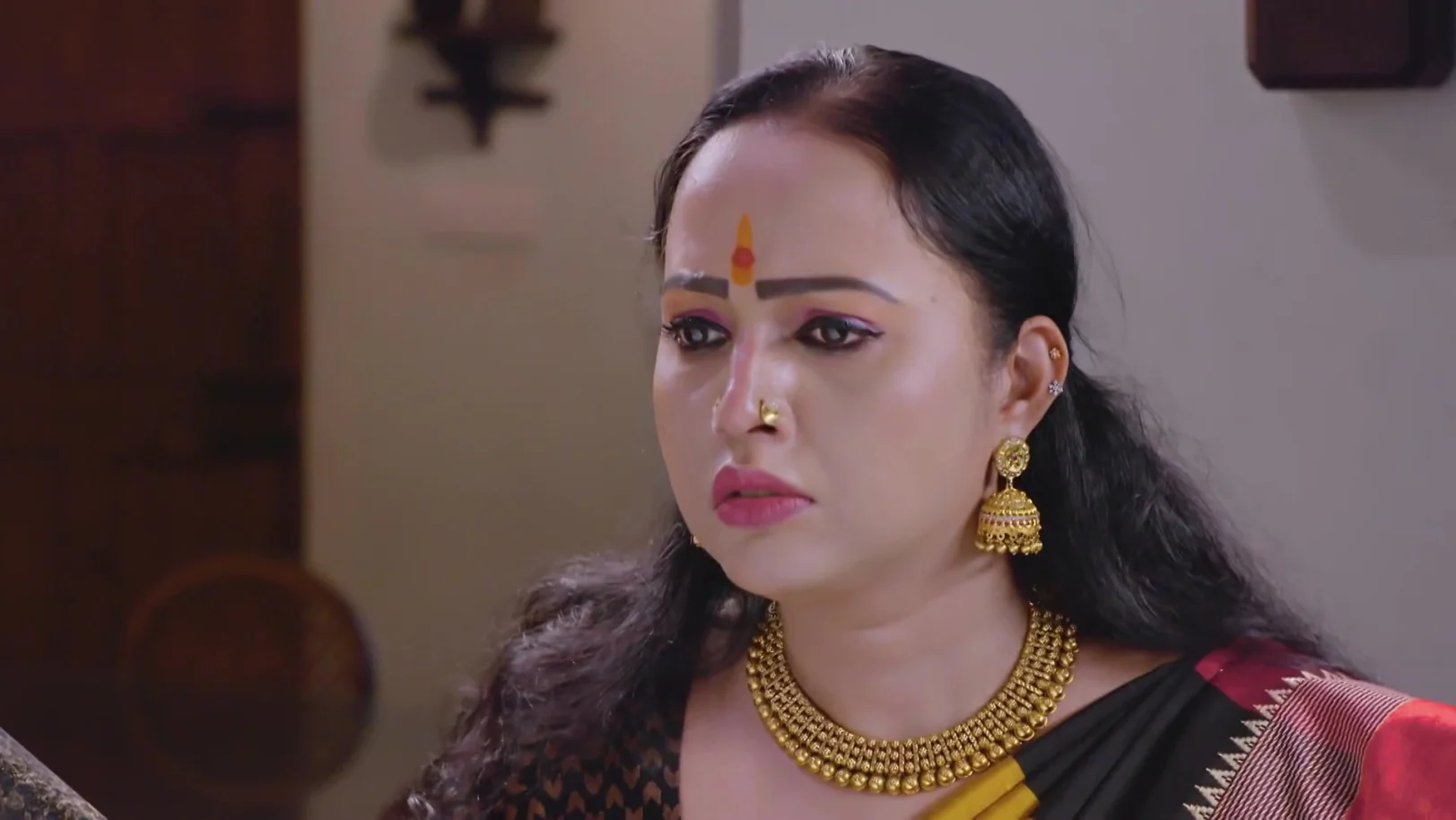 Urvashi Fills Padmini's Ears 26th November 2025 Webisode