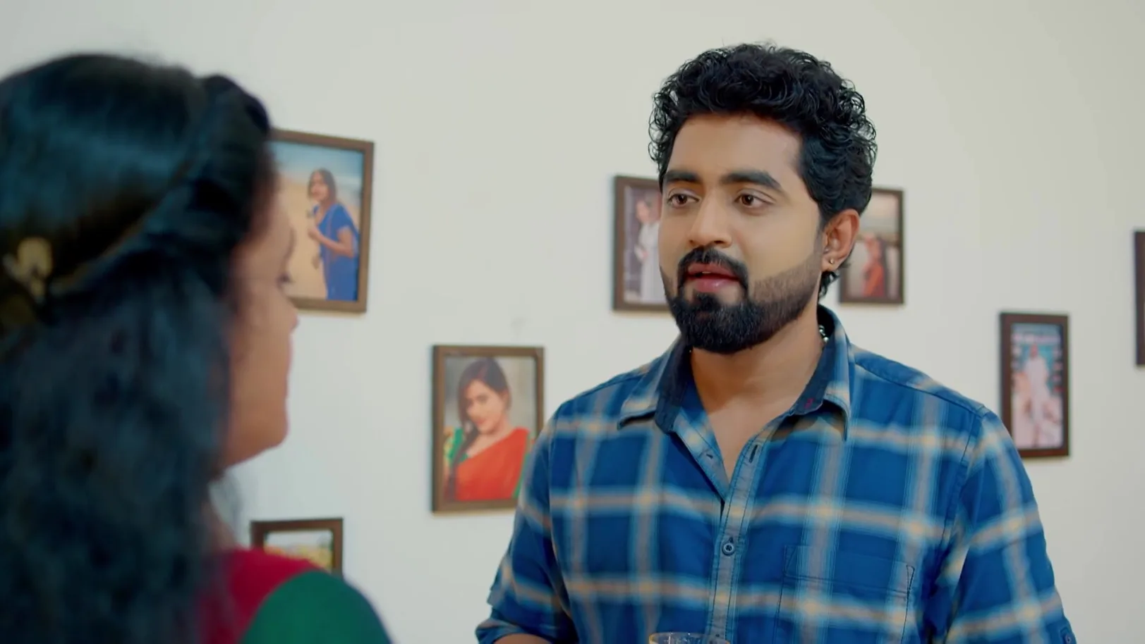Raju Spends Time in Rithika's Room - Akale 