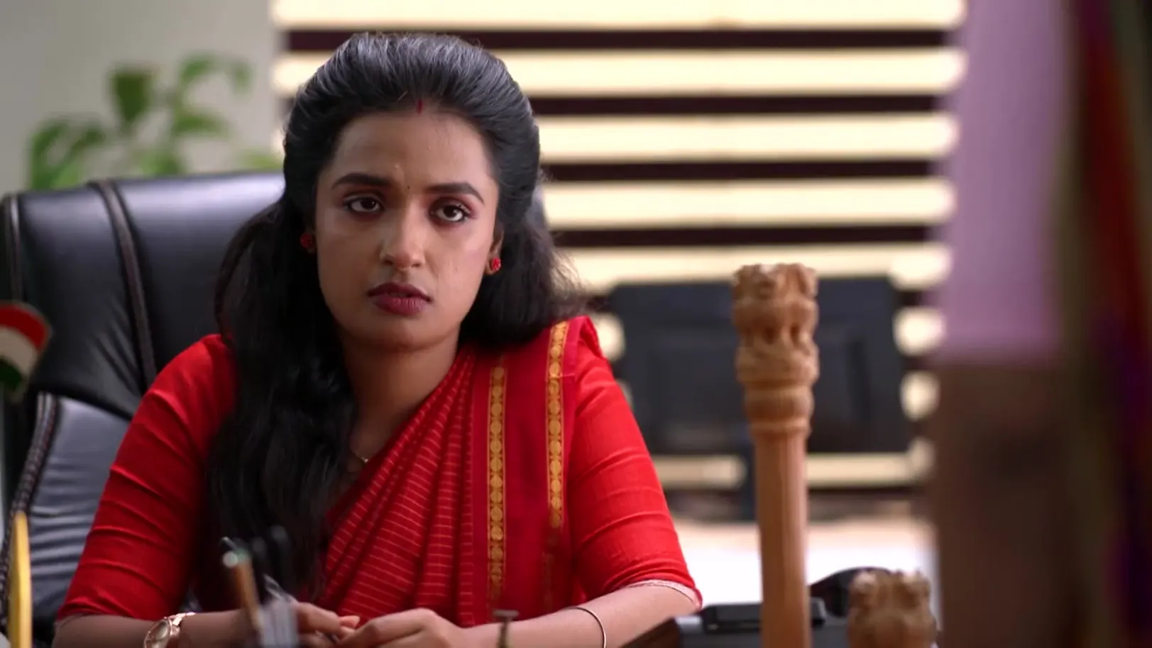 Kamalan Alerts Shalini about Vishnu - Kudumbashree Sharada 