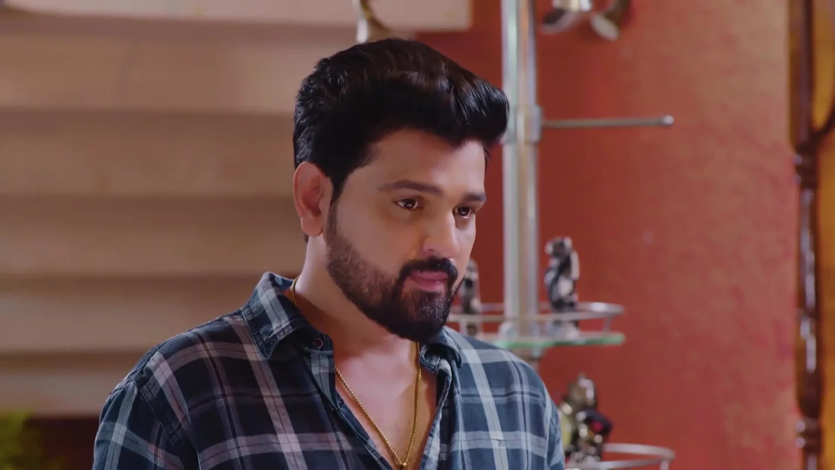 Shyama Panics over Varun's Enquiry - Snehapoorvam Shyama 