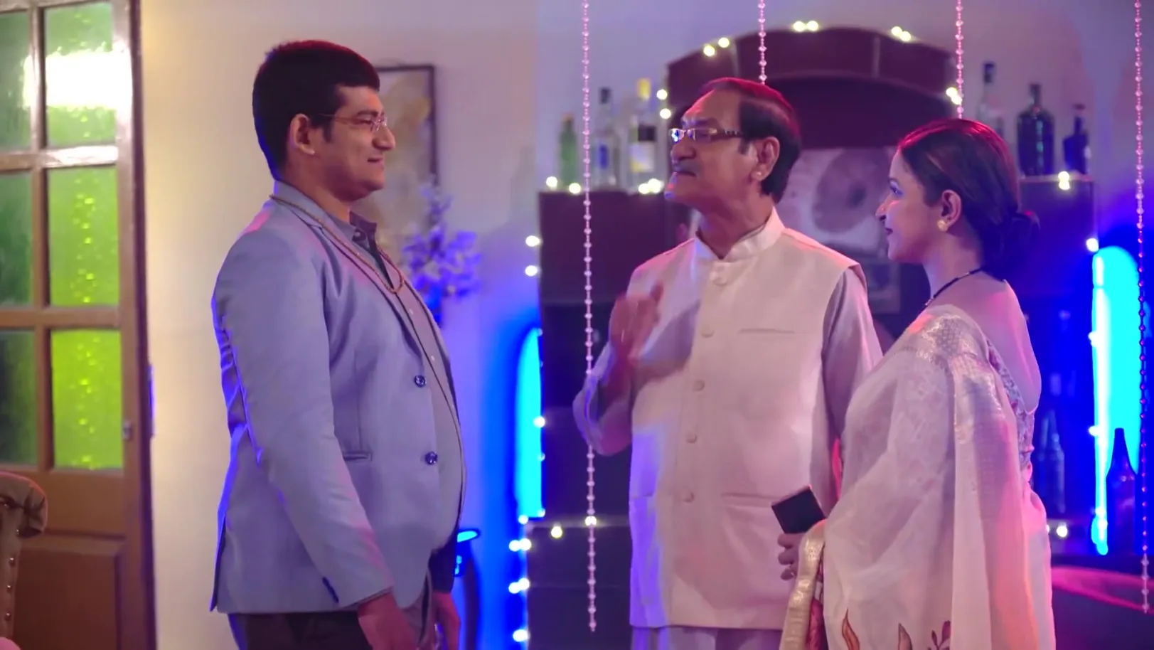 A Politician Discusses His Plans - Suna Jhia 