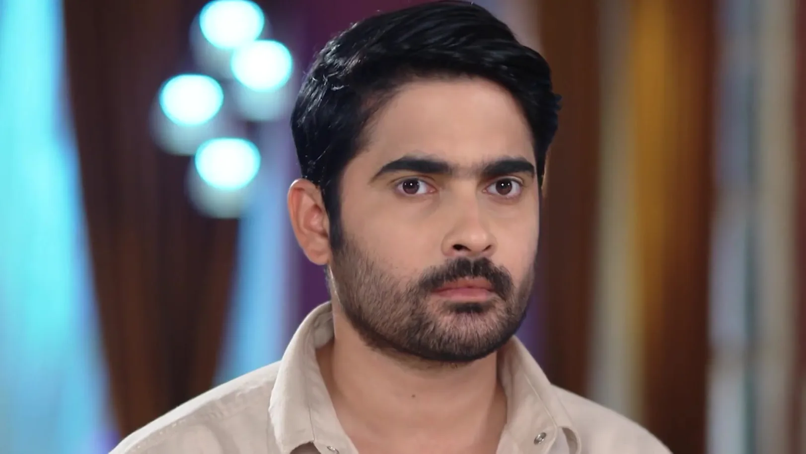 Akshay Scolds Supriya - Tuma Bina 