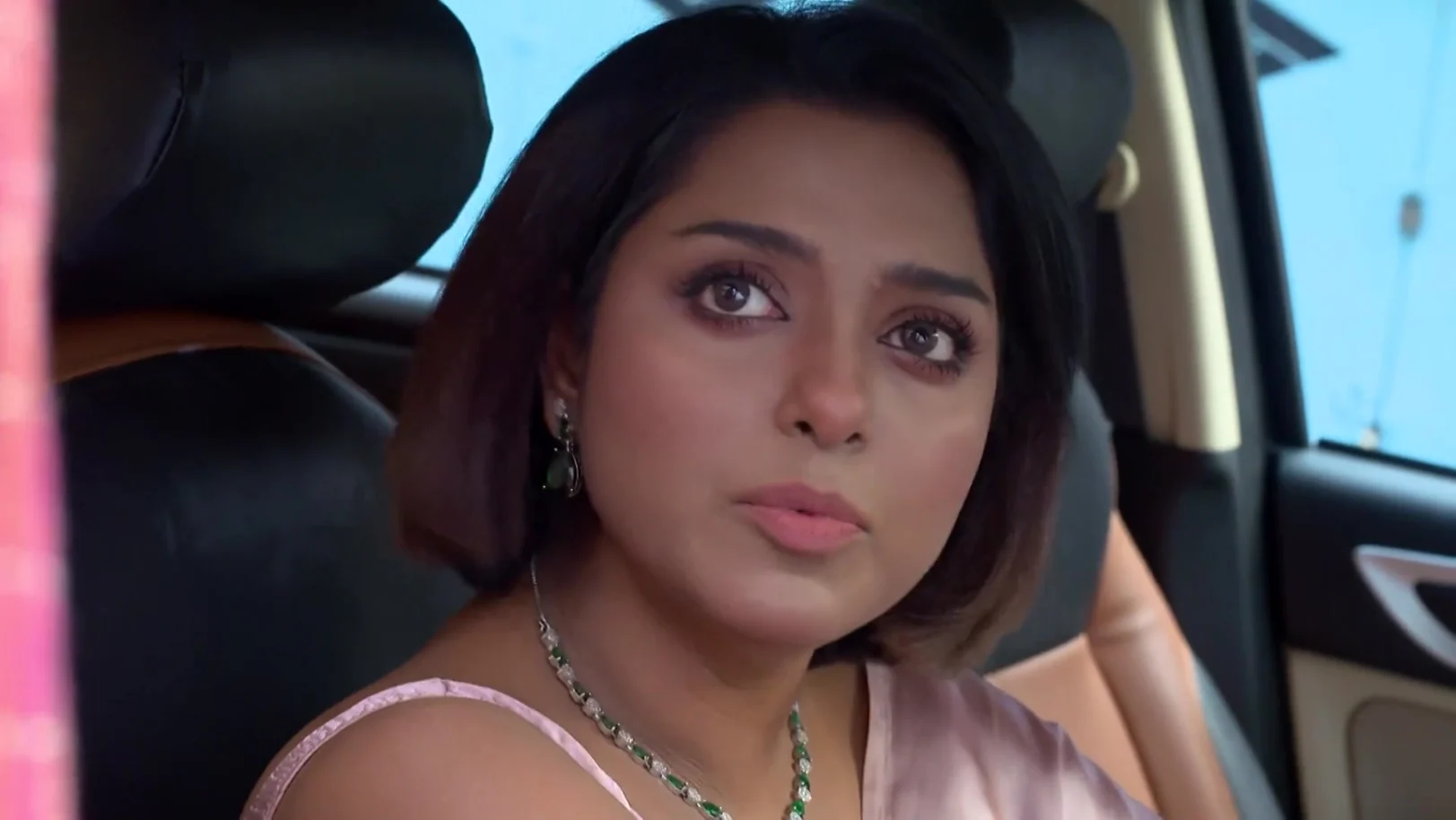 Divya Hires Bed to Execute Her Evil Plans - Jagadhatri Divya Hires Bed to Execute Her Evil Plans - Jagadhatri