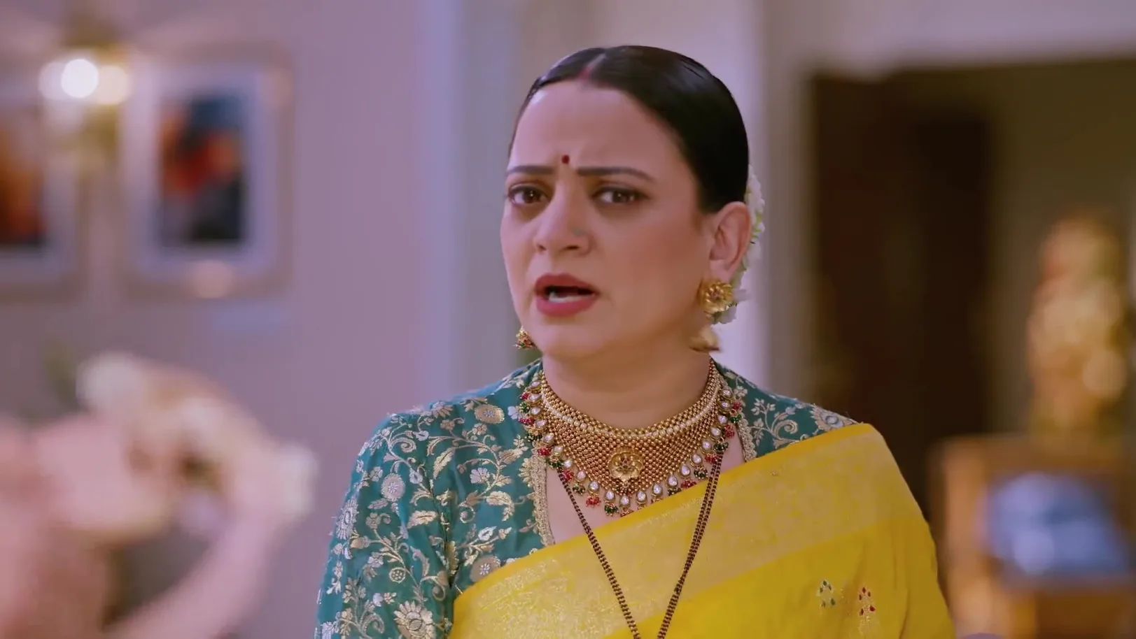 Manjiri Makes Veda Wear a Bewitched Piece of Jewellery 4th December 2025 Webisode Manjiri Makes Veda Wear a Bewitched Piece of Jewellery 4th December 2025 Webisode