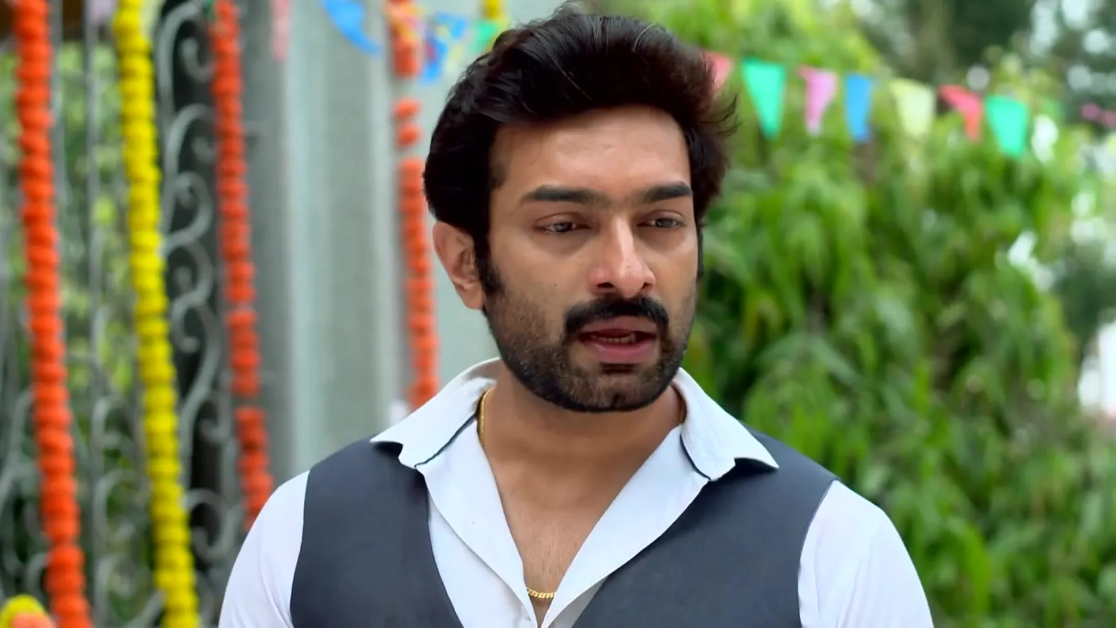 Arya Searches for Apu - Chirodini Tumi Je Amar Arya Searches for Apu - Chirodini Tumi Je Amar