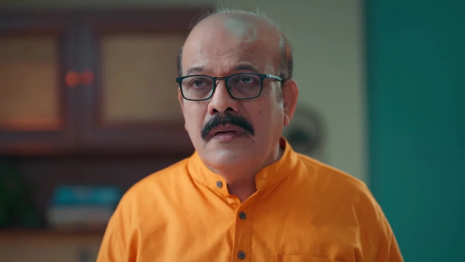 Adhira Tells Her Decision To Mandakini - Veen Doghatli Hi Tutena 