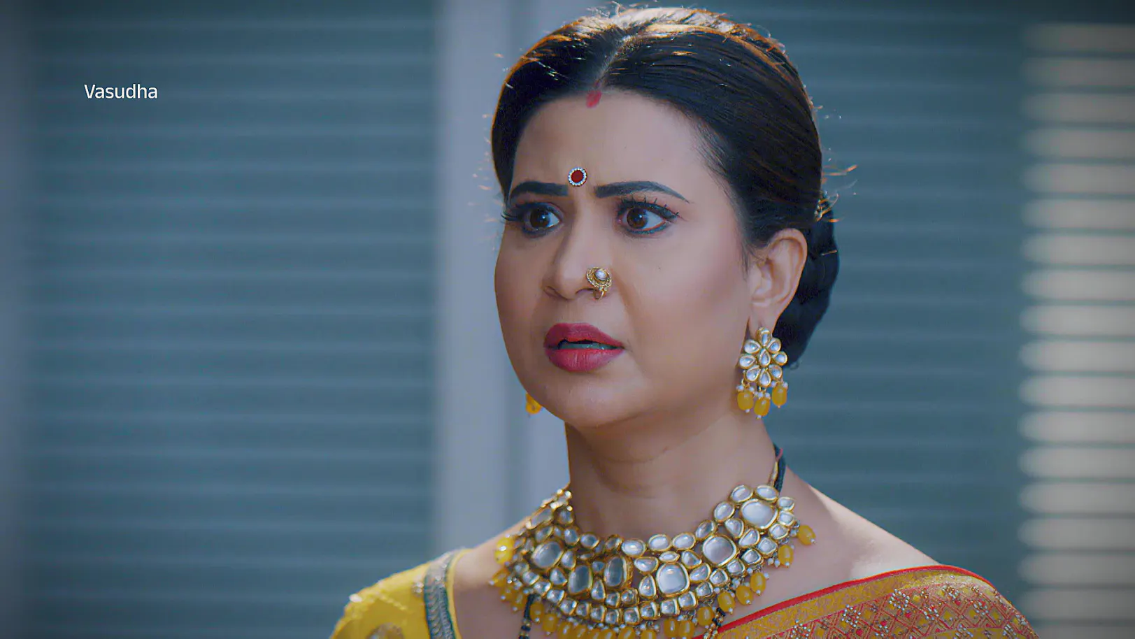 Prabhat Suffers a Heart Attack - Vasudha - Promo Prabhat Suffers a Heart Attack - Vasudha - Promo